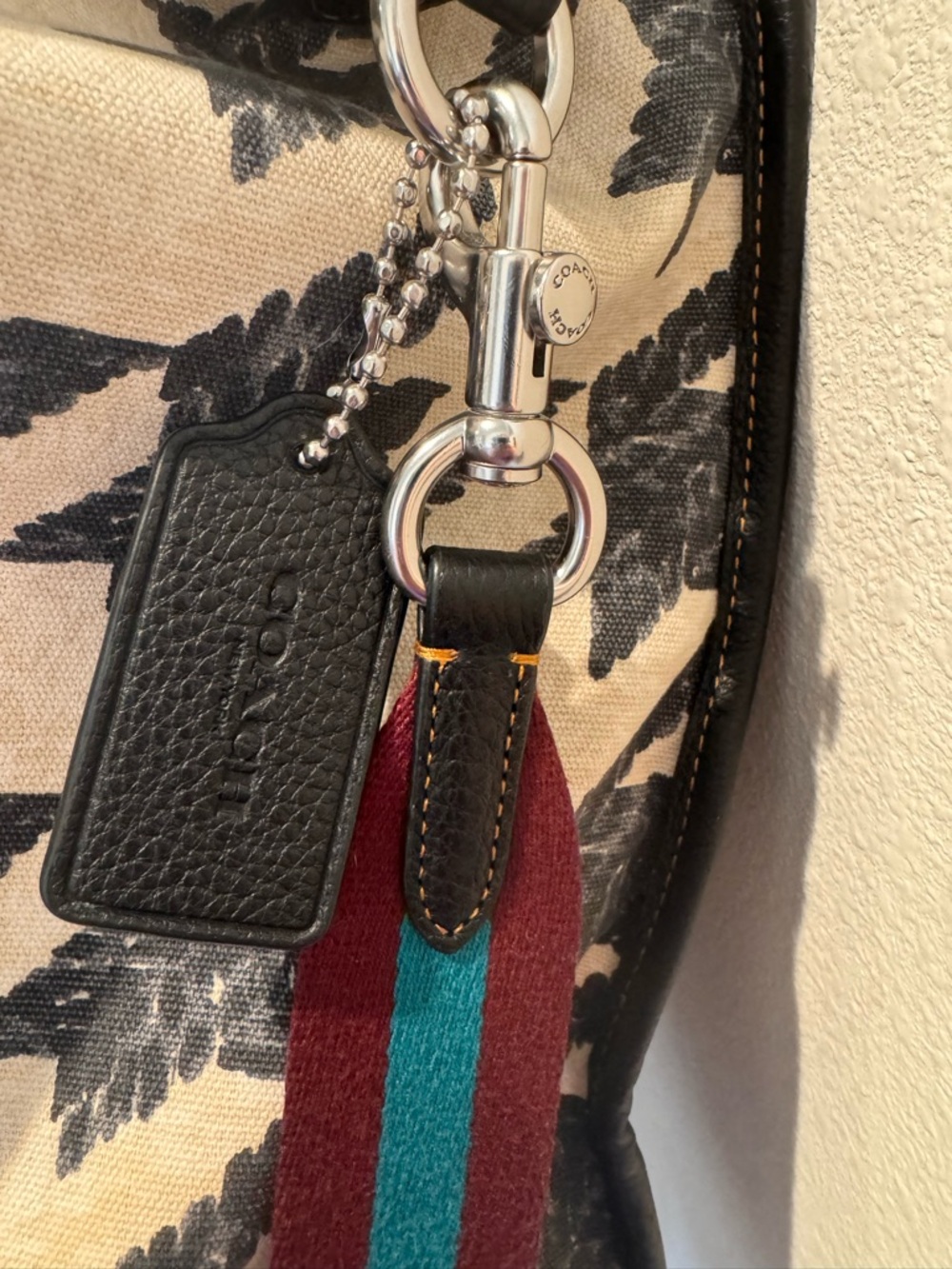 Coach CJ624 Dempsey Tote 40 With Houndstooth Print And Patch in Cream/Black - Picture 15 of 16